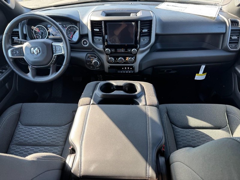 Ram 1500 Vehicle Full-screen Gallery Image 7