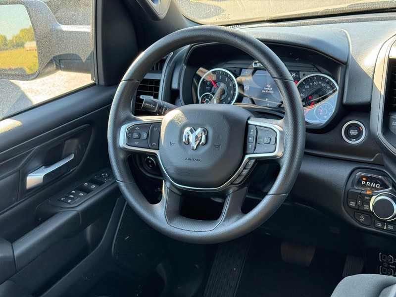 Ram 1500 Vehicle Full-screen Gallery Image 8