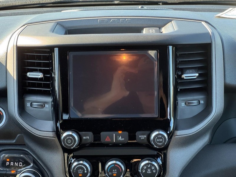 Ram 1500 Vehicle Full-screen Gallery Image 9