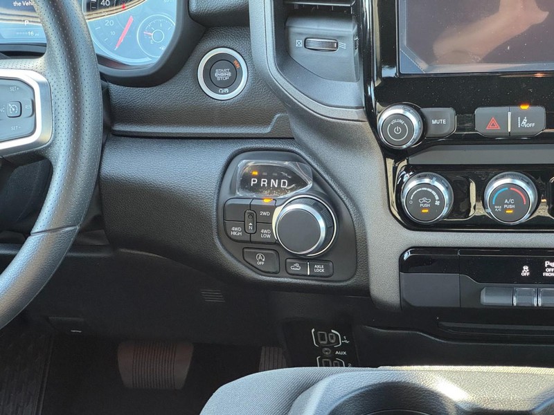 Ram 1500 Vehicle Full-screen Gallery Image 10