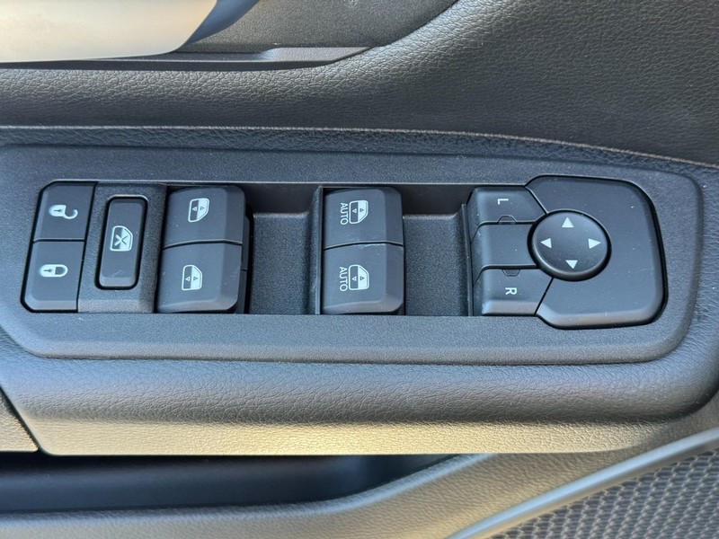 Ram 1500 Vehicle Full-screen Gallery Image 11
