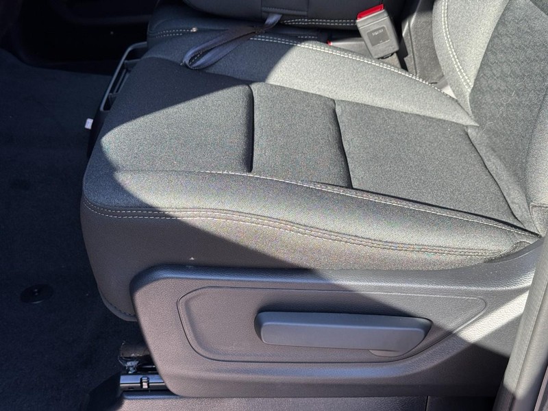 Ram 1500 Vehicle Full-screen Gallery Image 12