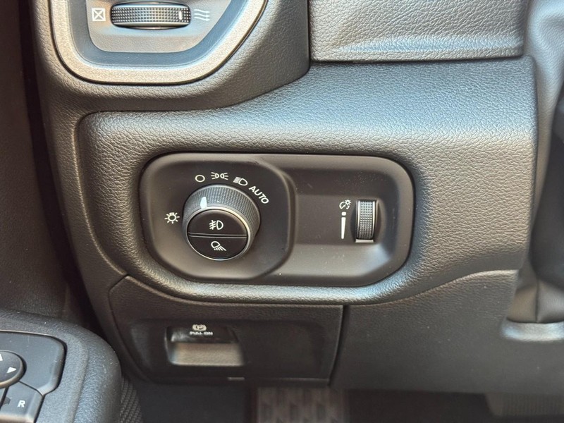 Ram 1500 Vehicle Full-screen Gallery Image 13