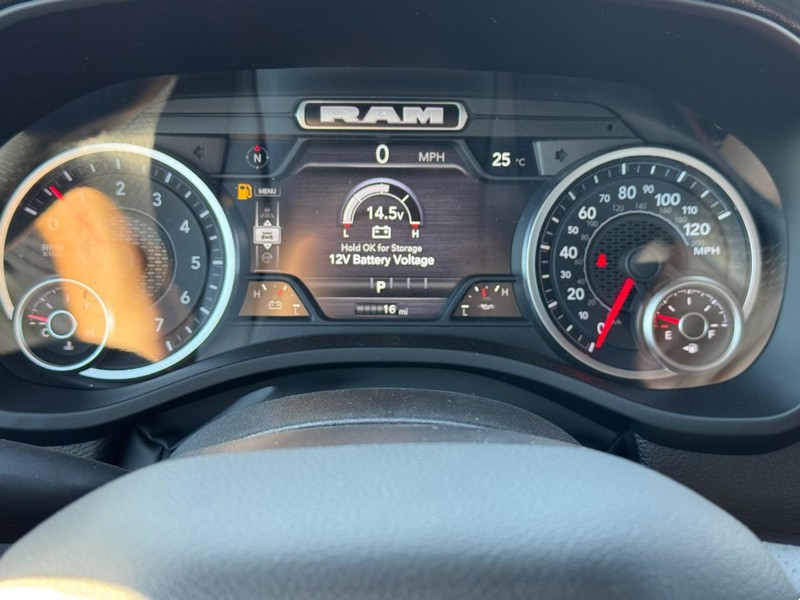 Ram 1500 Vehicle Full-screen Gallery Image 16