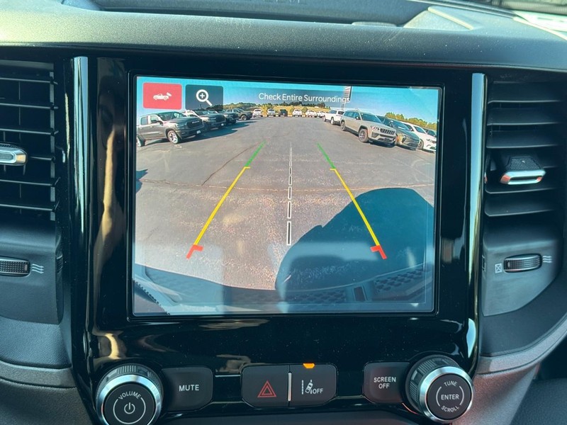 Ram 1500 Vehicle Full-screen Gallery Image 17
