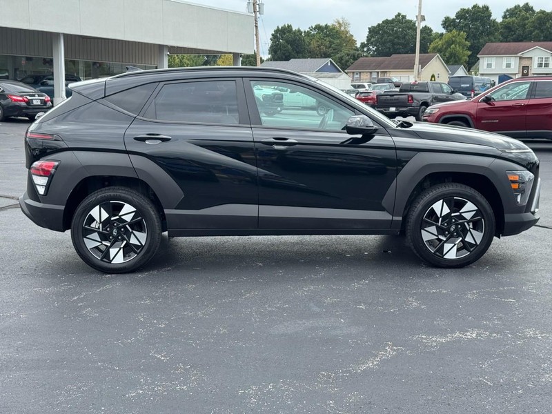 Hyundai Kona Vehicle Full-screen Gallery Image 2