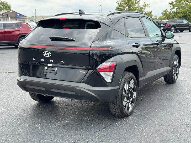 Hyundai Kona Vehicle Full-screen Gallery Image 3
