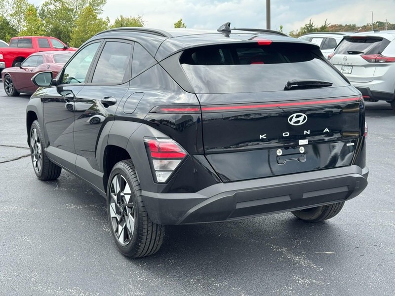 Hyundai Kona Vehicle Full-screen Gallery Image 6