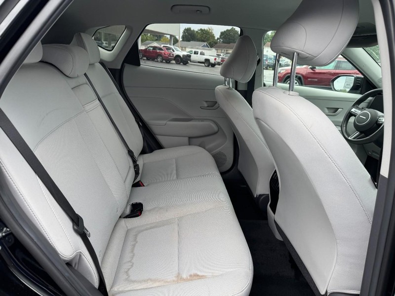 Hyundai Kona Vehicle Full-screen Gallery Image 10