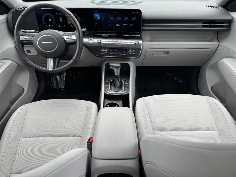 Hyundai Kona Vehicle Full-screen Gallery Image 12