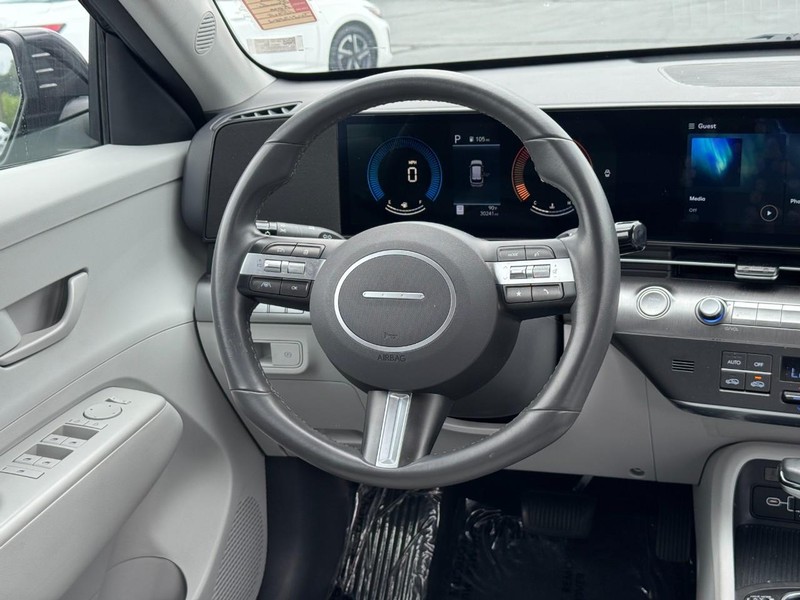 Hyundai Kona Vehicle Full-screen Gallery Image 13