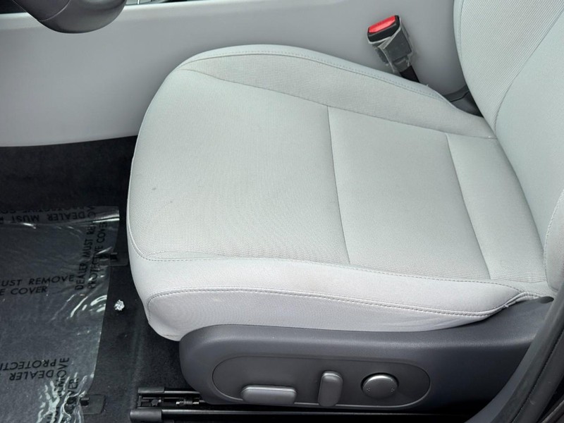 Hyundai Kona Vehicle Full-screen Gallery Image 17