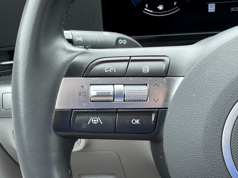 Hyundai Kona Vehicle Full-screen Gallery Image 19