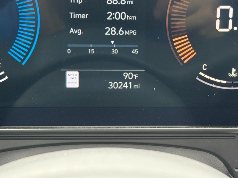 Hyundai Kona Vehicle Full-screen Gallery Image 22