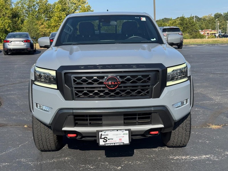 Nissan Frontier Vehicle Full-screen Gallery Image 10