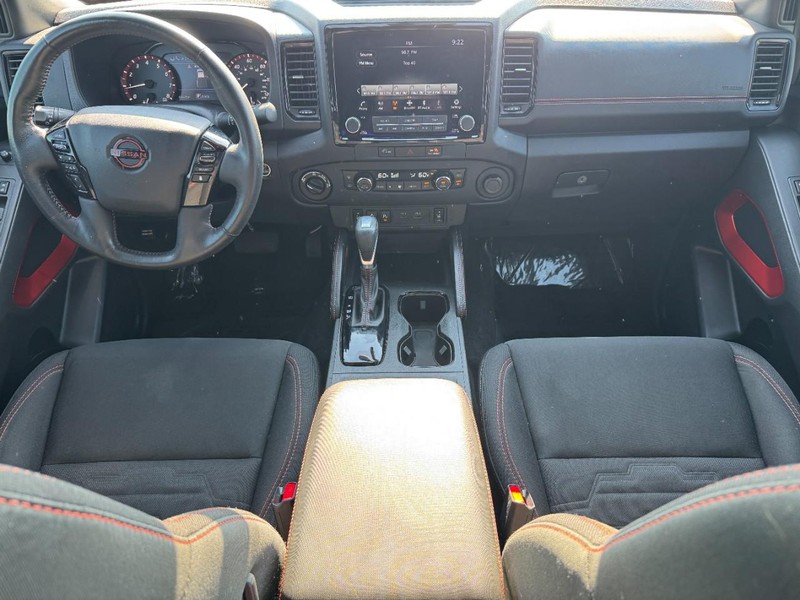 Nissan Frontier Vehicle Full-screen Gallery Image 13
