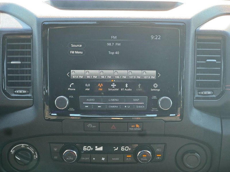 Nissan Frontier Vehicle Full-screen Gallery Image 15