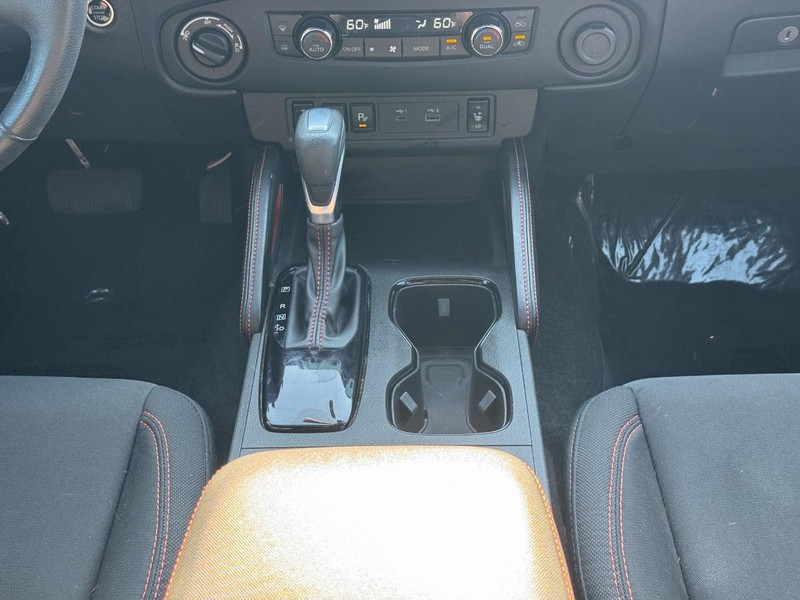 Nissan Frontier Vehicle Full-screen Gallery Image 16