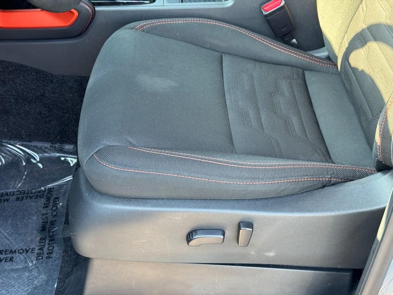 Nissan Frontier Vehicle Full-screen Gallery Image 18