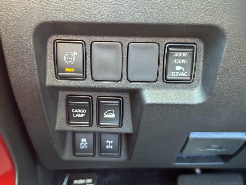 Nissan Frontier Vehicle Full-screen Gallery Image 19