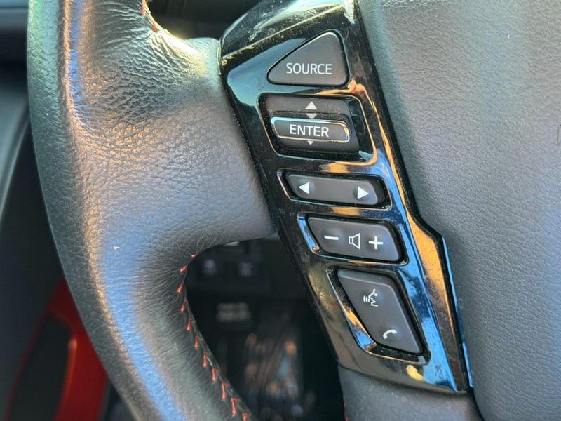 Nissan Frontier Vehicle Full-screen Gallery Image 20