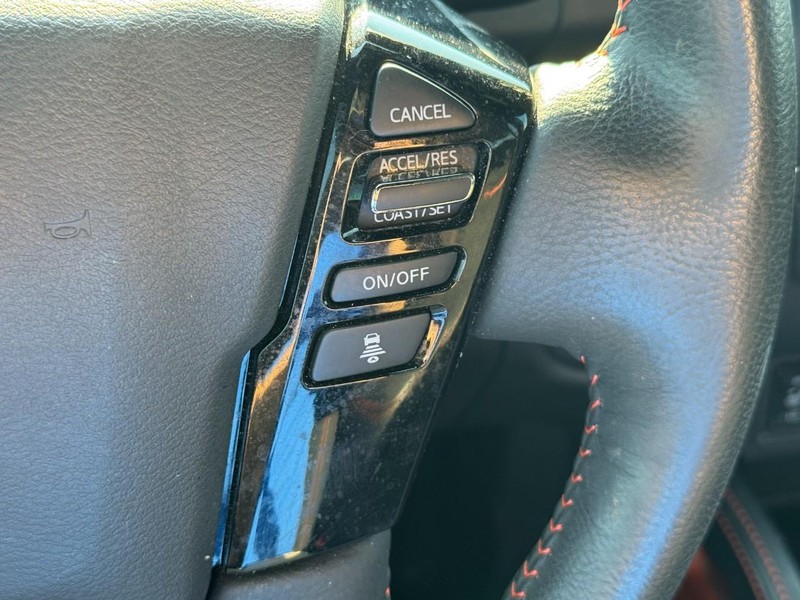 Nissan Frontier Vehicle Full-screen Gallery Image 21