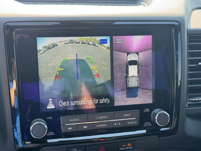 Nissan Frontier Vehicle Full-screen Gallery Image 24