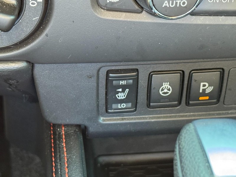 Nissan Frontier Vehicle Full-screen Gallery Image 25