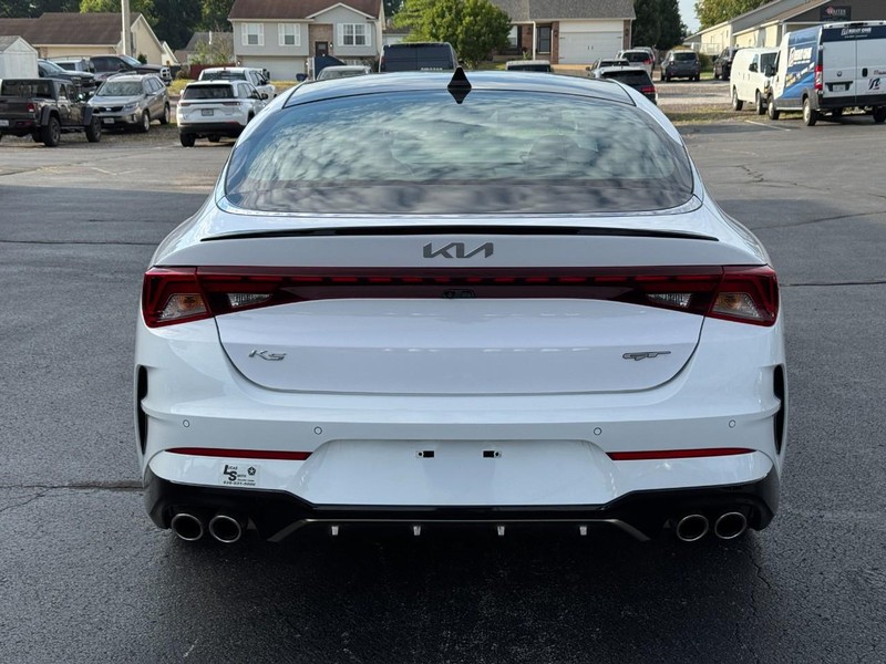 Kia K5 Vehicle Full-screen Gallery Image 4
