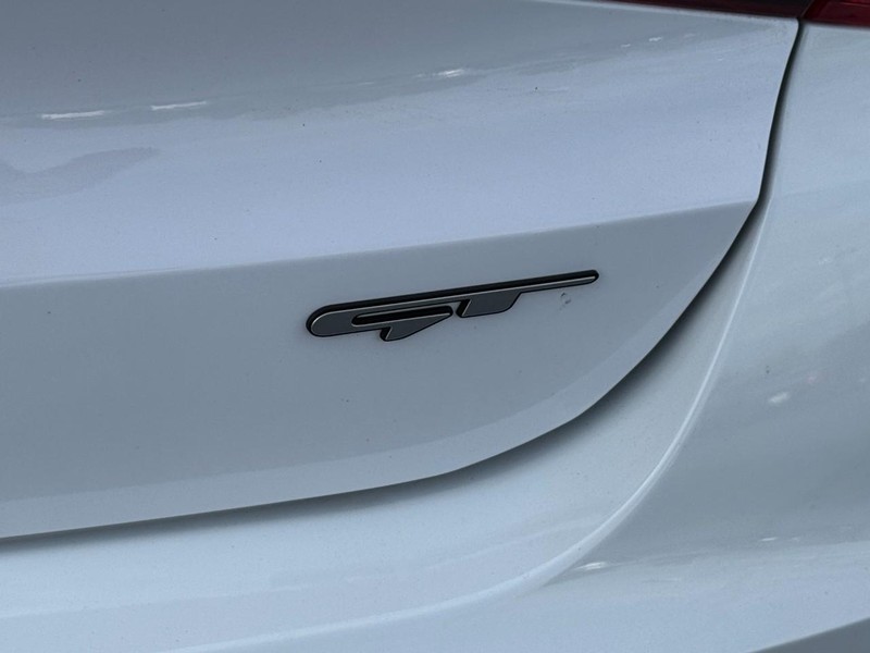 Kia K5 Vehicle Full-screen Gallery Image 5