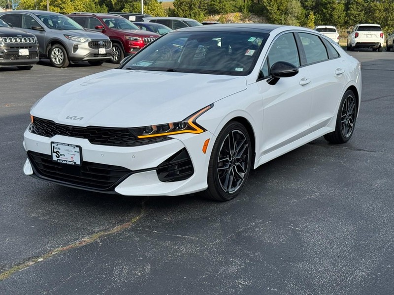 Kia K5 Vehicle Full-screen Gallery Image 9