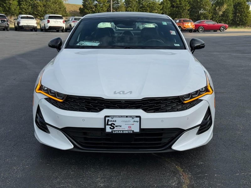 Kia K5 Vehicle Full-screen Gallery Image 10
