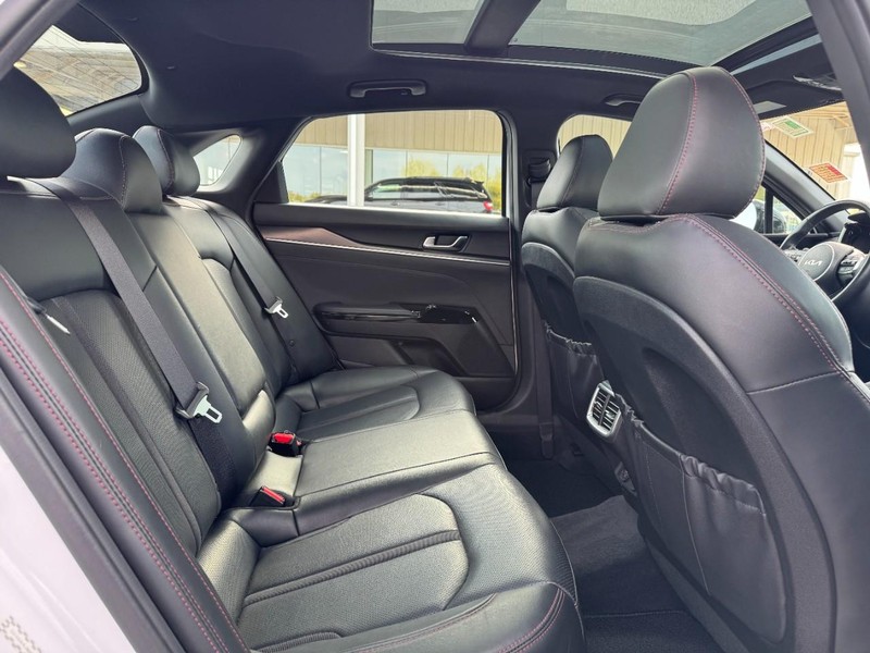 Kia K5 Vehicle Full-screen Gallery Image 11