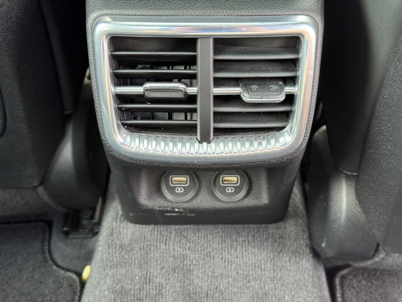 Kia K5 Vehicle Full-screen Gallery Image 12