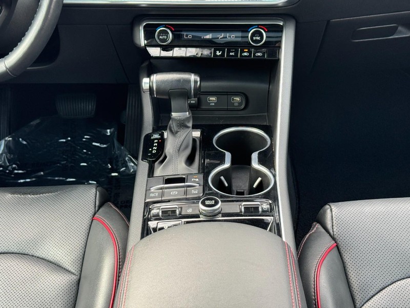 Kia K5 Vehicle Full-screen Gallery Image 16
