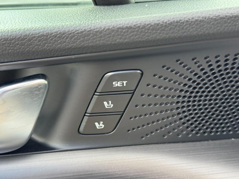 Kia K5 Vehicle Full-screen Gallery Image 18