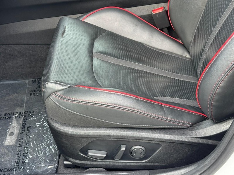 Kia K5 Vehicle Full-screen Gallery Image 19