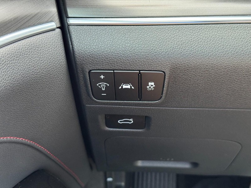 Kia K5 Vehicle Full-screen Gallery Image 20