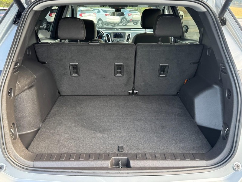 Chevrolet Equinox Vehicle Full-screen Gallery Image 6