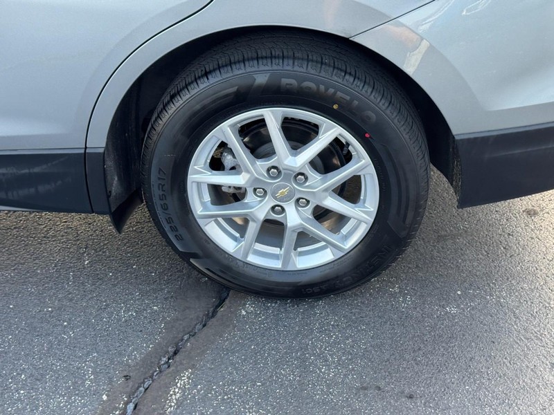 Chevrolet Equinox Vehicle Full-screen Gallery Image 8