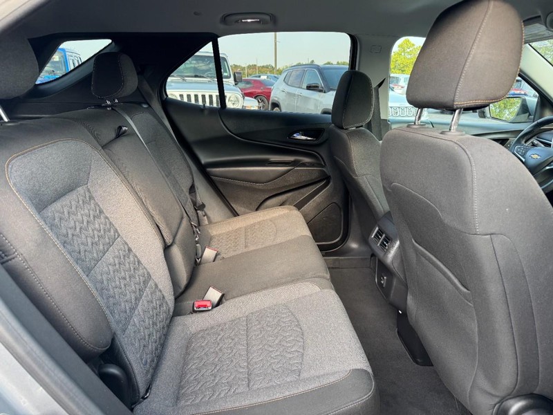 Chevrolet Equinox Vehicle Full-screen Gallery Image 11