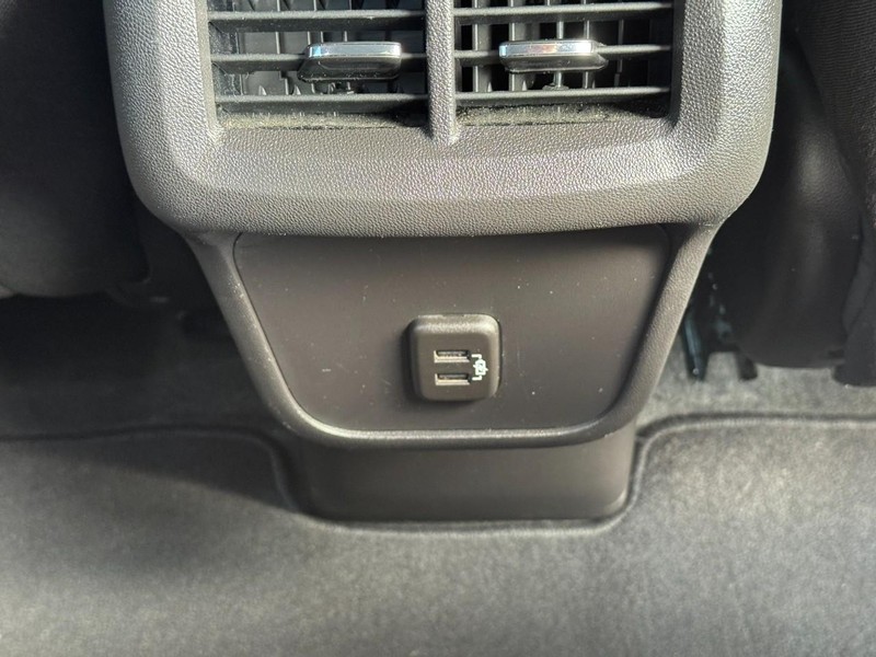 Chevrolet Equinox Vehicle Full-screen Gallery Image 12