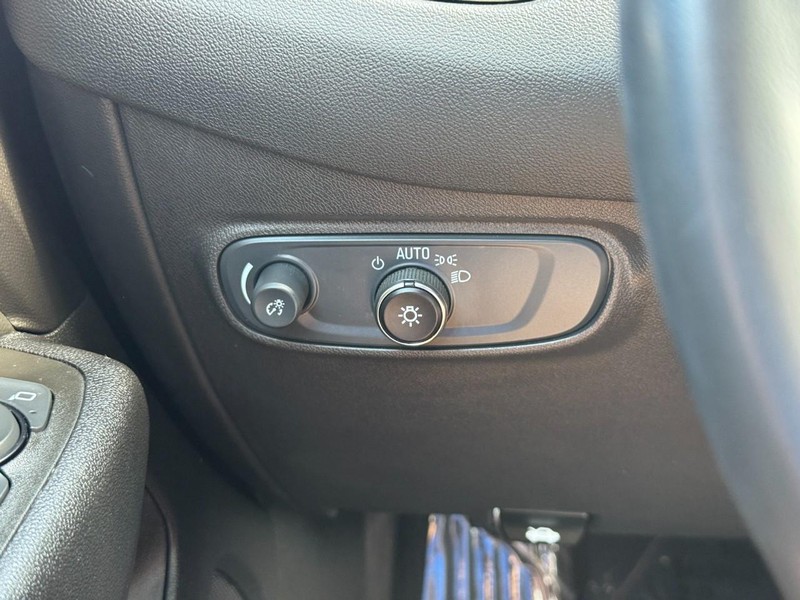 Chevrolet Equinox Vehicle Full-screen Gallery Image 19