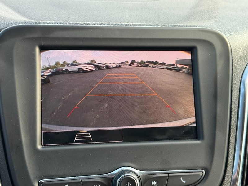 Chevrolet Equinox Vehicle Full-screen Gallery Image 24