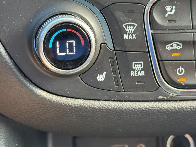Chevrolet Equinox Vehicle Full-screen Gallery Image 25
