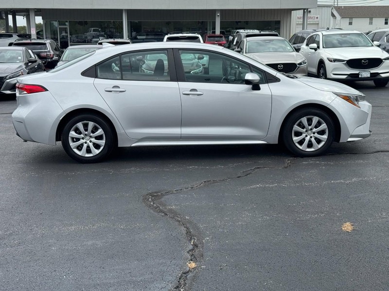 Toyota Corolla Vehicle Full-screen Gallery Image 2