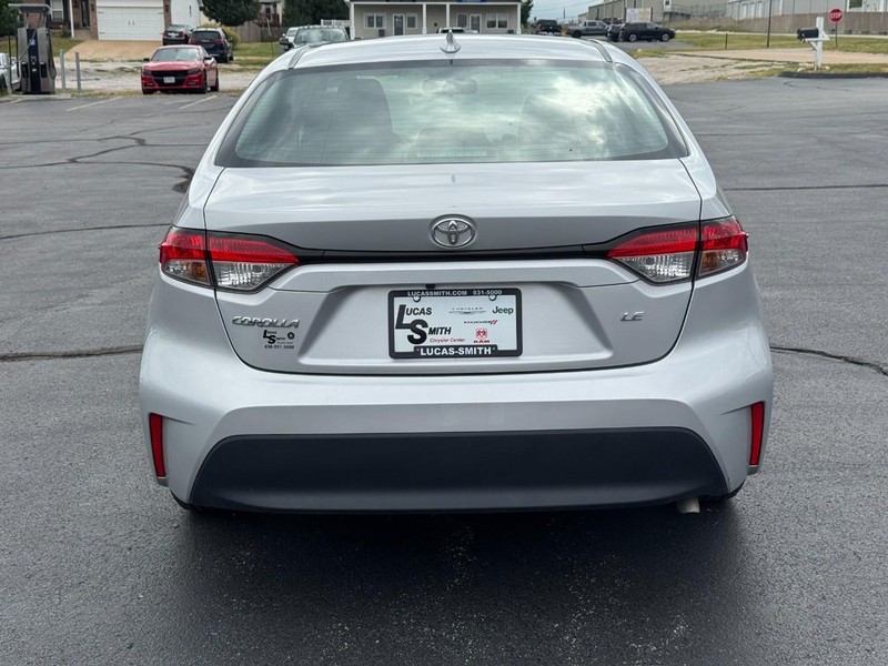 Toyota Corolla Vehicle Full-screen Gallery Image 4
