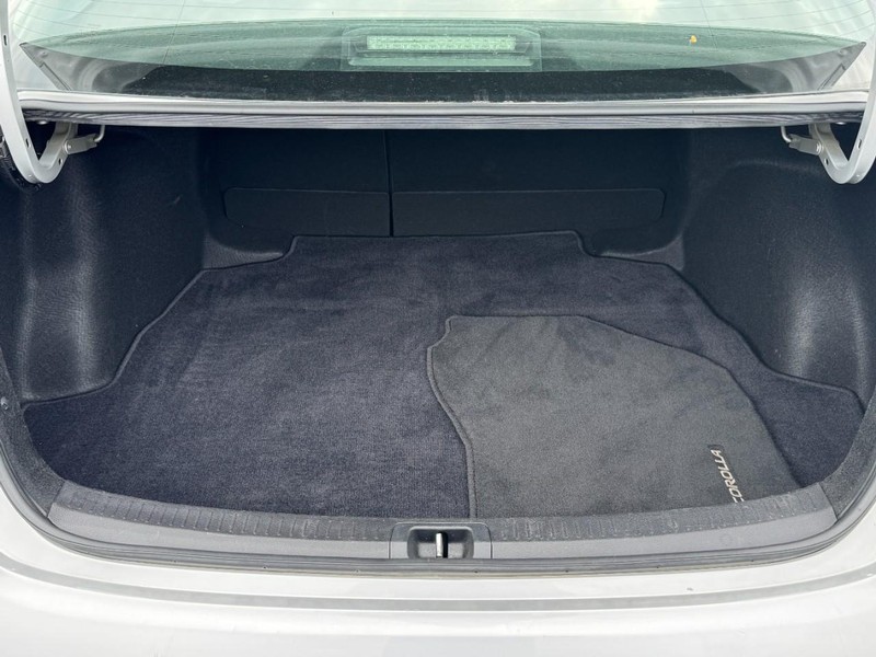 Toyota Corolla Vehicle Full-screen Gallery Image 6