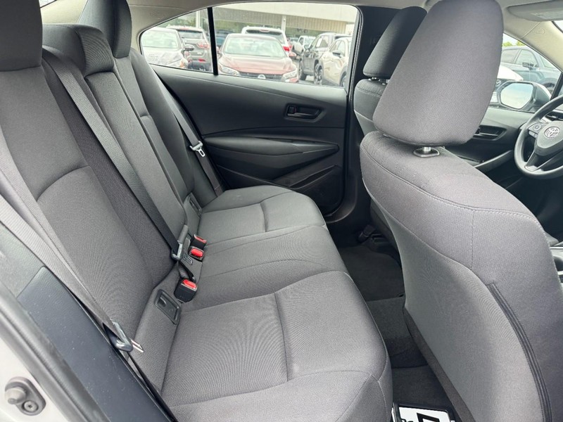 Toyota Corolla Vehicle Full-screen Gallery Image 11