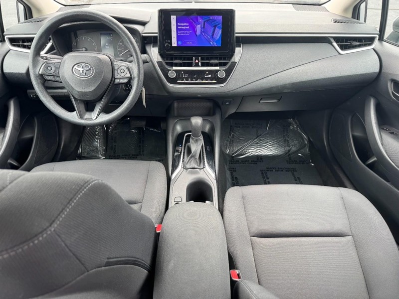 Toyota Corolla Vehicle Full-screen Gallery Image 13